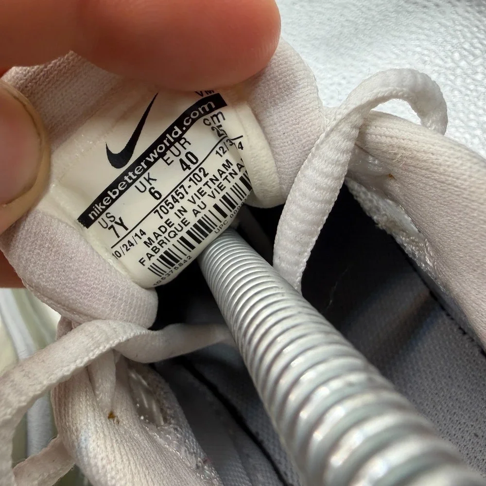 Size 7Y Nike Air Max White Metallic Silver Kids Running Sneaker Shoes 705457-102